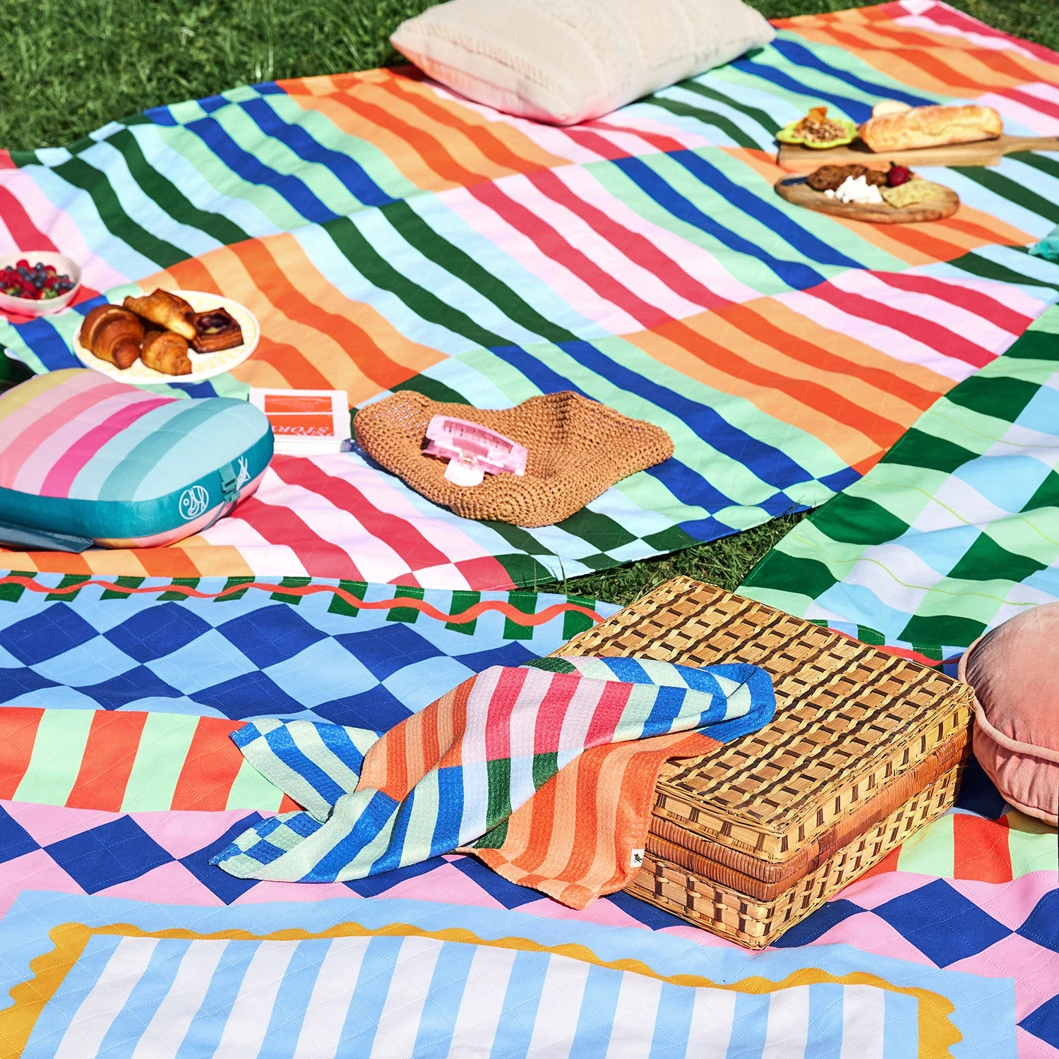 Dock & Bay Picnic Blanket - Sugar Sorbet - Image 6
