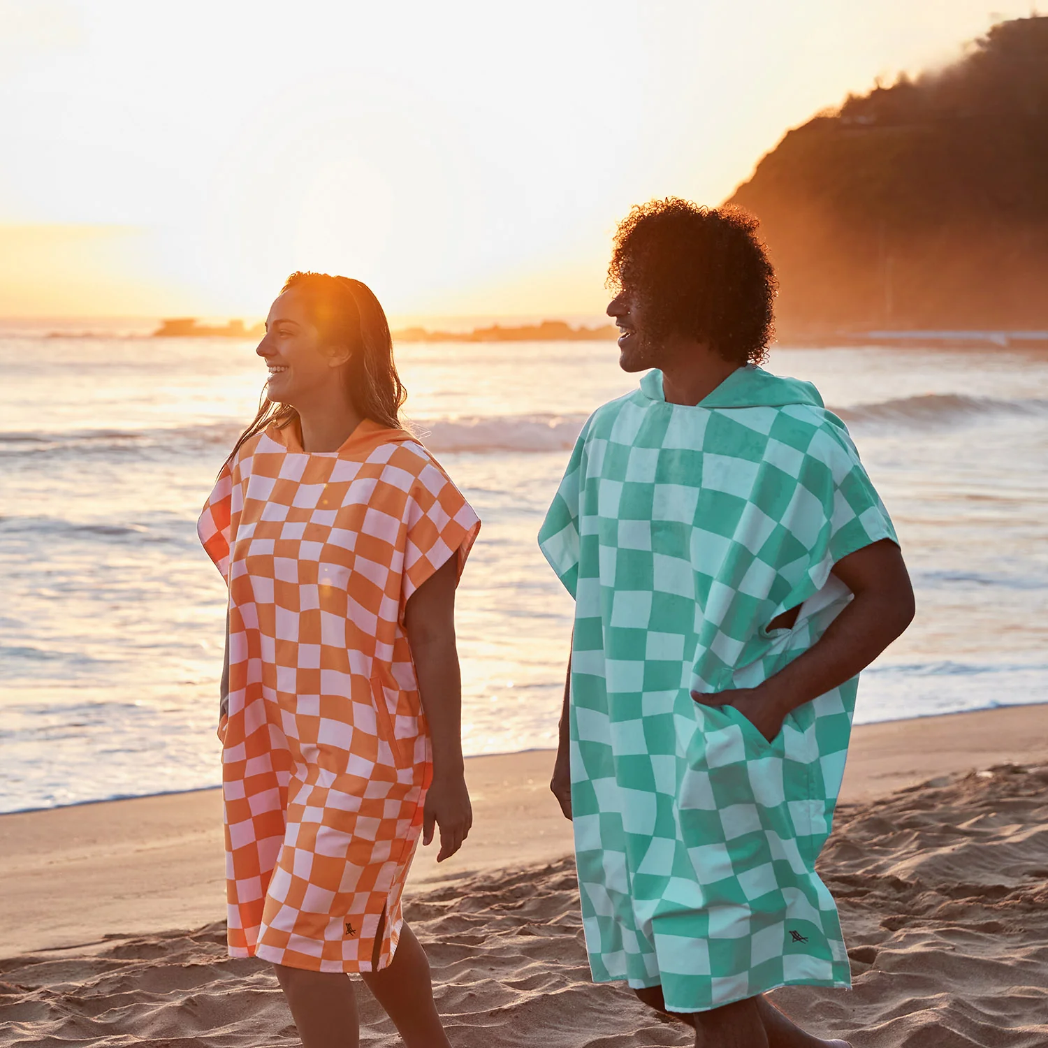 Dock & Bay Poncho - Adults - Groovy Check - Image 6