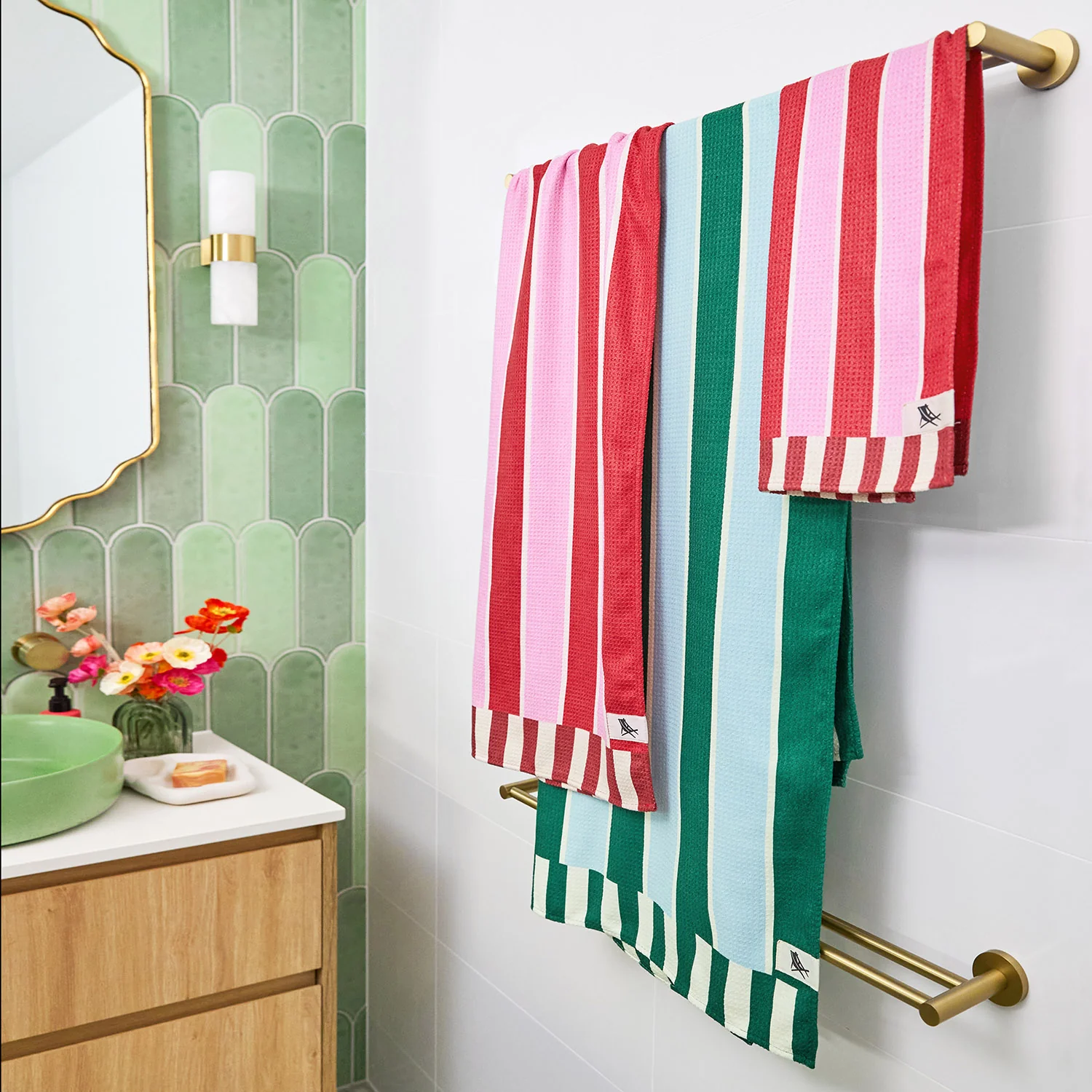 Dock & Bay Quick Dry Bath Towel - Cherry Bomb - Image 2