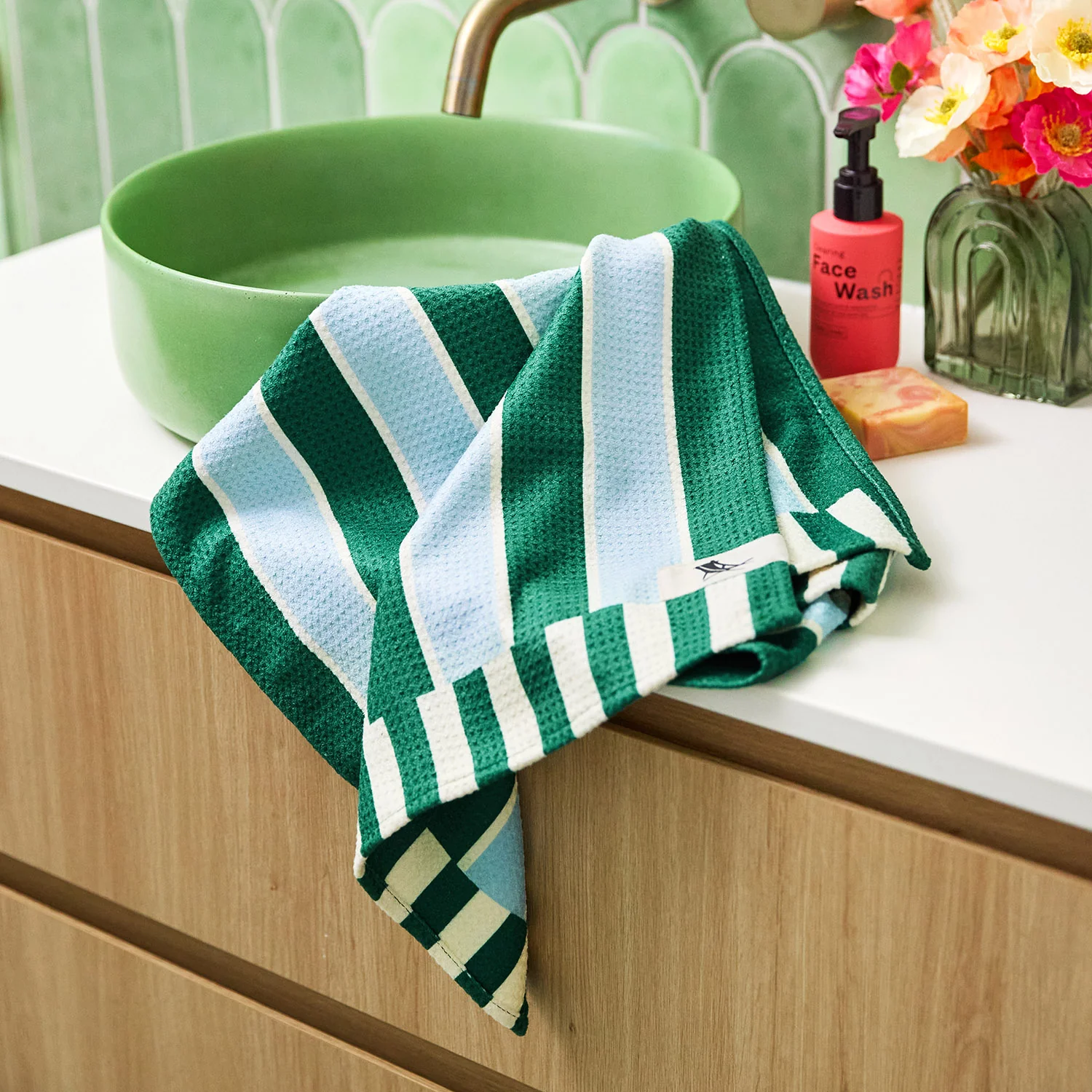 Dock & Bay Quick Dry Bath Towel - Peppermint Punch - Image 2